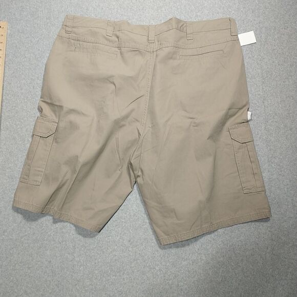 Men's SZ 44 Wrangler Cargo Shorts w/ Stretch Khaki Relaxed Fit Tech Pocket. - Picture 5 of 6